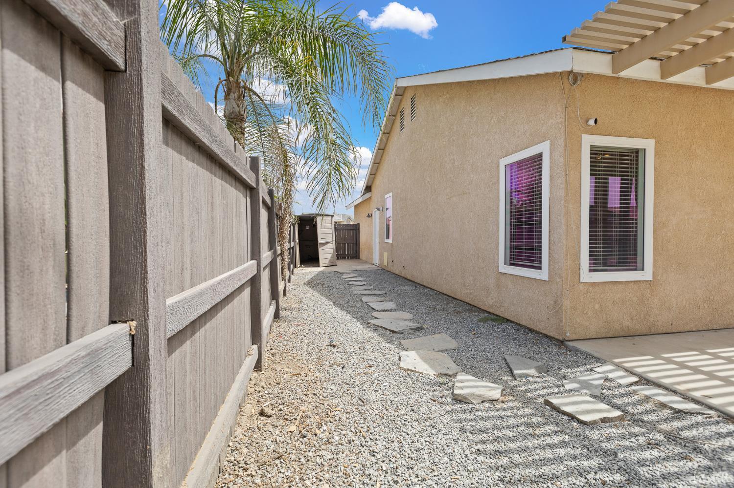 671 Vista Ct, Lemoore, CA 93245