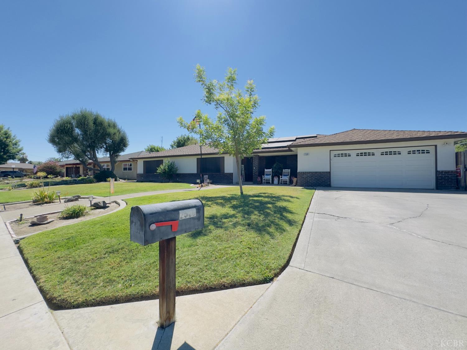 2560 Chestnut Ave, Hanford, CA 93230