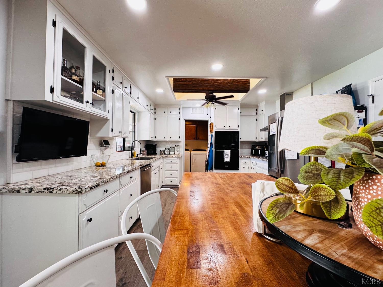 2560 Chestnut Ave, Hanford, CA 93230