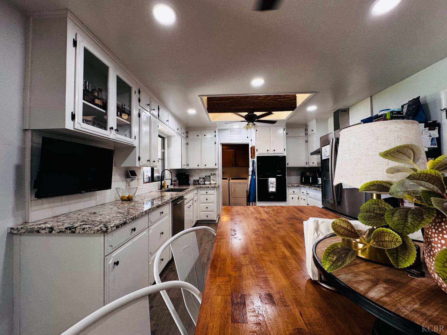 2560 Chestnut Ave, Hanford, CA 93230