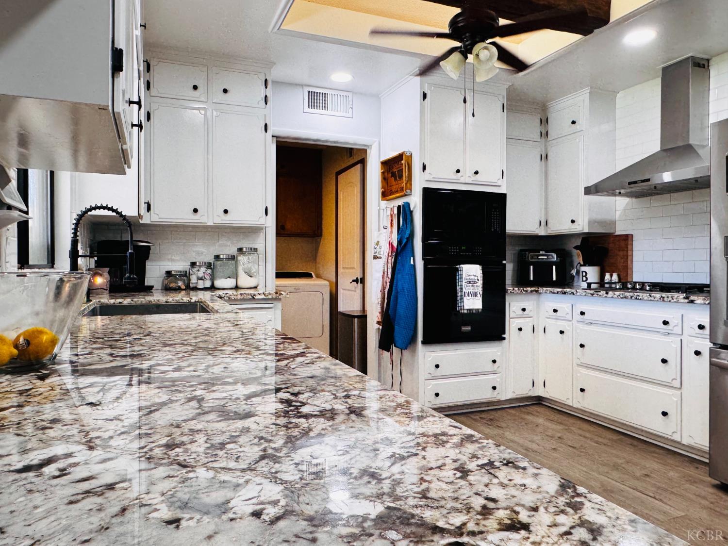 2560 Chestnut Ave, Hanford, CA 93230