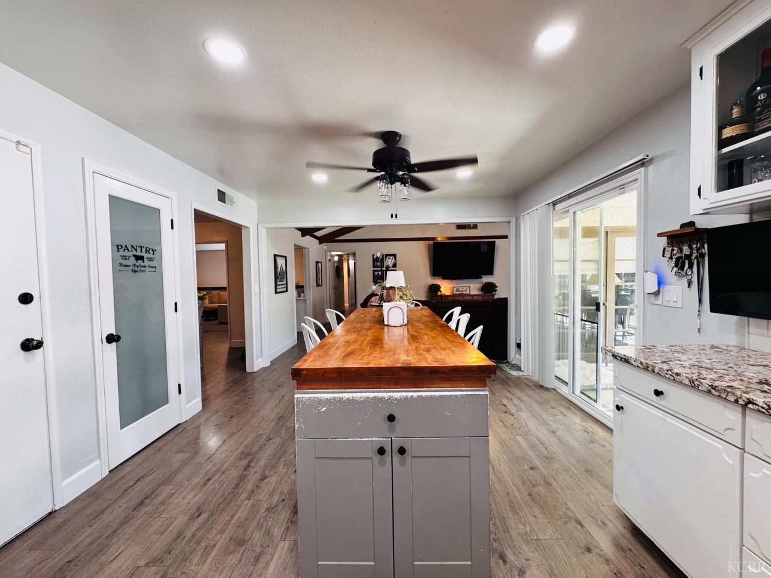 2560 Chestnut Ave, Hanford, CA 93230