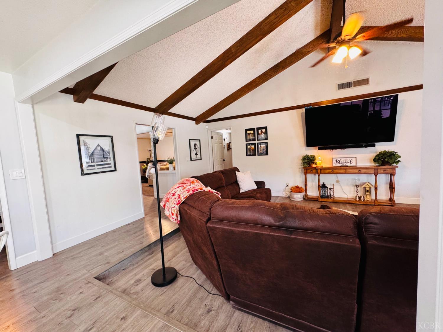 2560 Chestnut Ave, Hanford, CA 93230