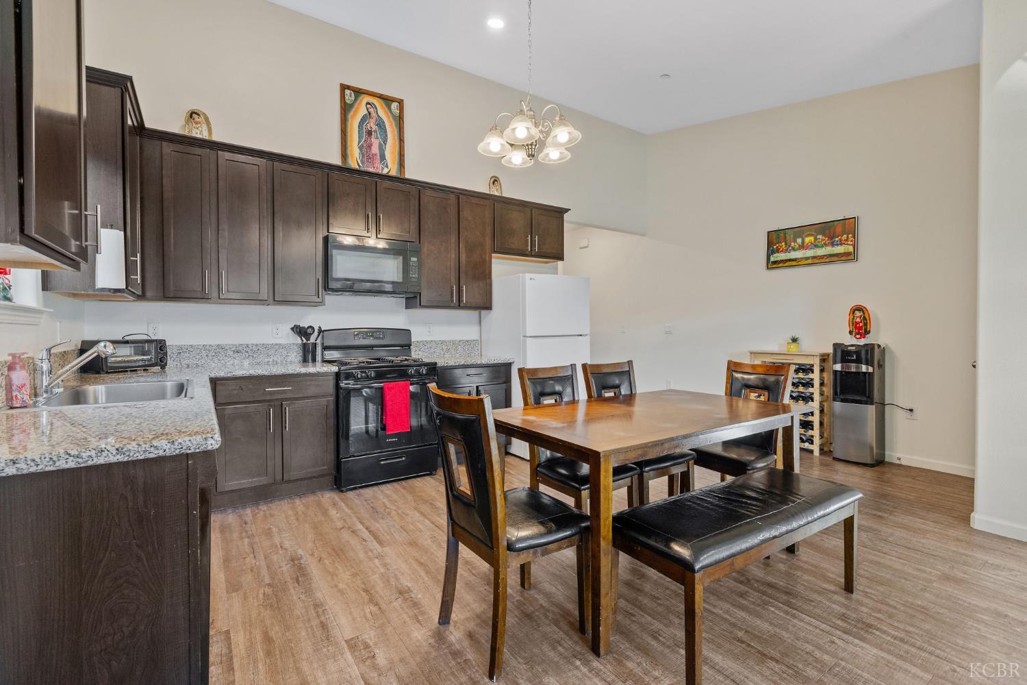 1237 E Orange St, Avenal, CA 93204