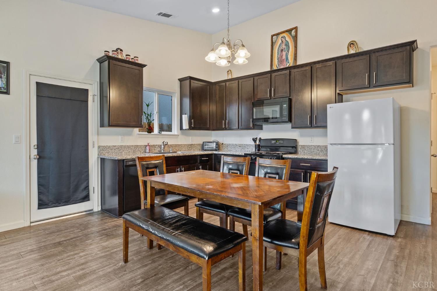 1237 E Orange St, Avenal, CA 93204