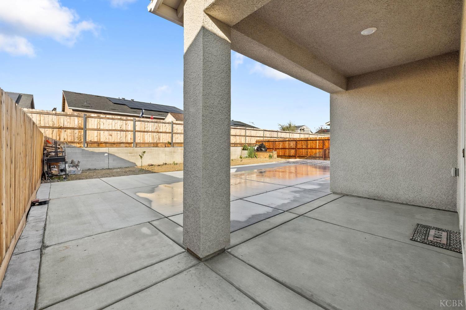 1237 E Orange St, Avenal, CA 93204