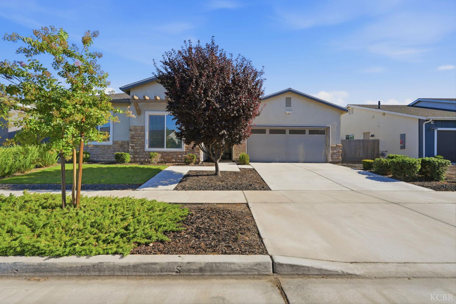 2407 W Andrew Ln, Hanford, CA 93230