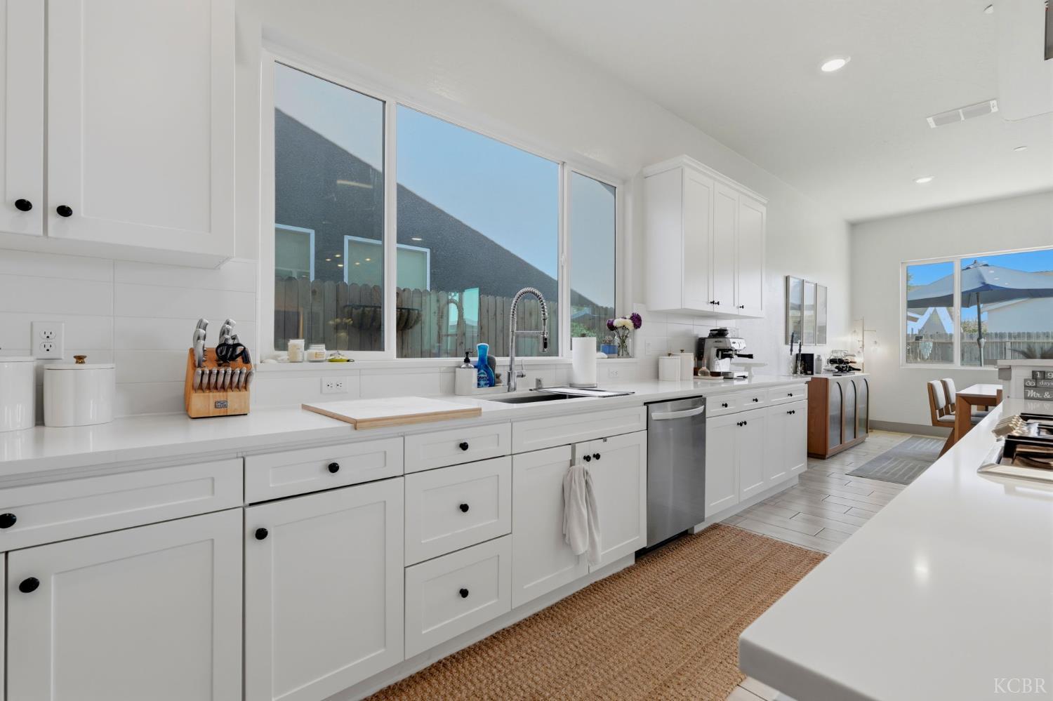 2407 W Andrew Ln, Hanford, CA 93230