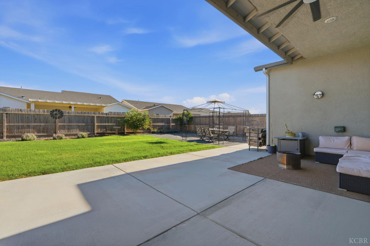 2407 W Andrew Ln, Hanford, CA 93230
