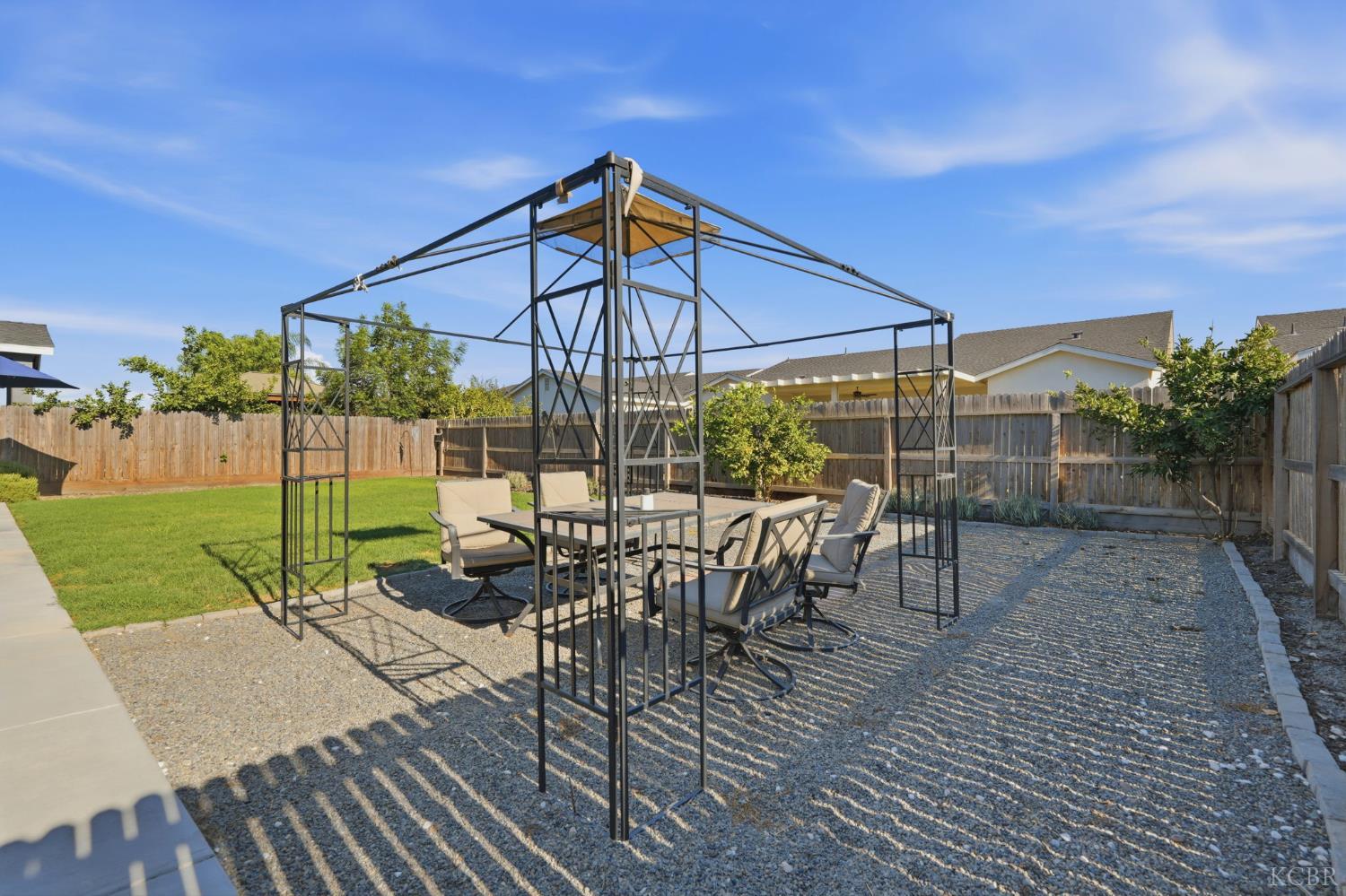 2407 W Andrew Ln, Hanford, CA 93230
