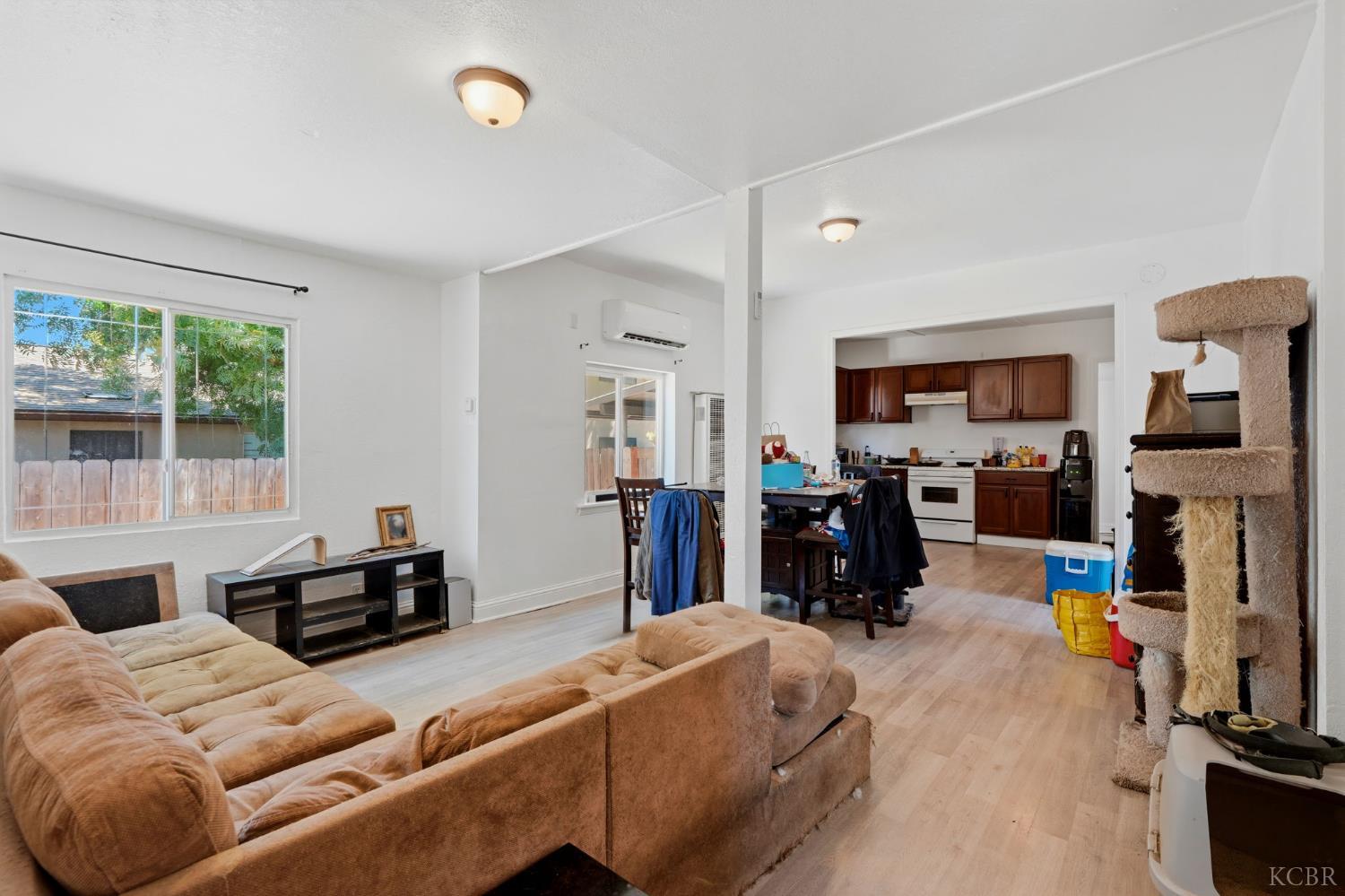 523 E 11th St, Hanford, CA 93230
