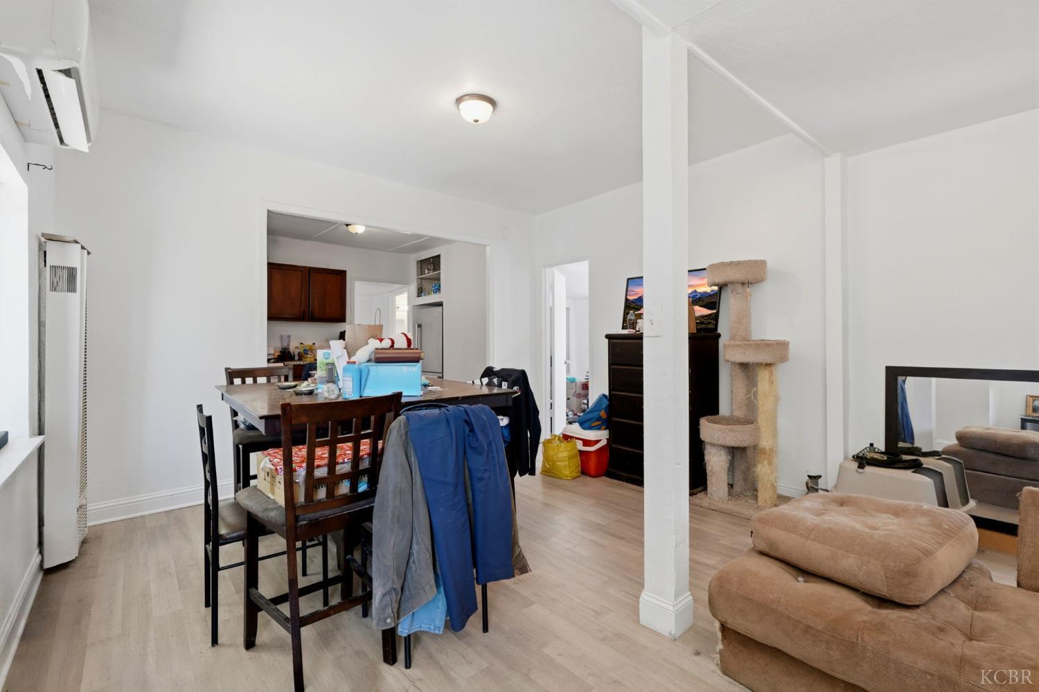523 E 11th St, Hanford, CA 93230