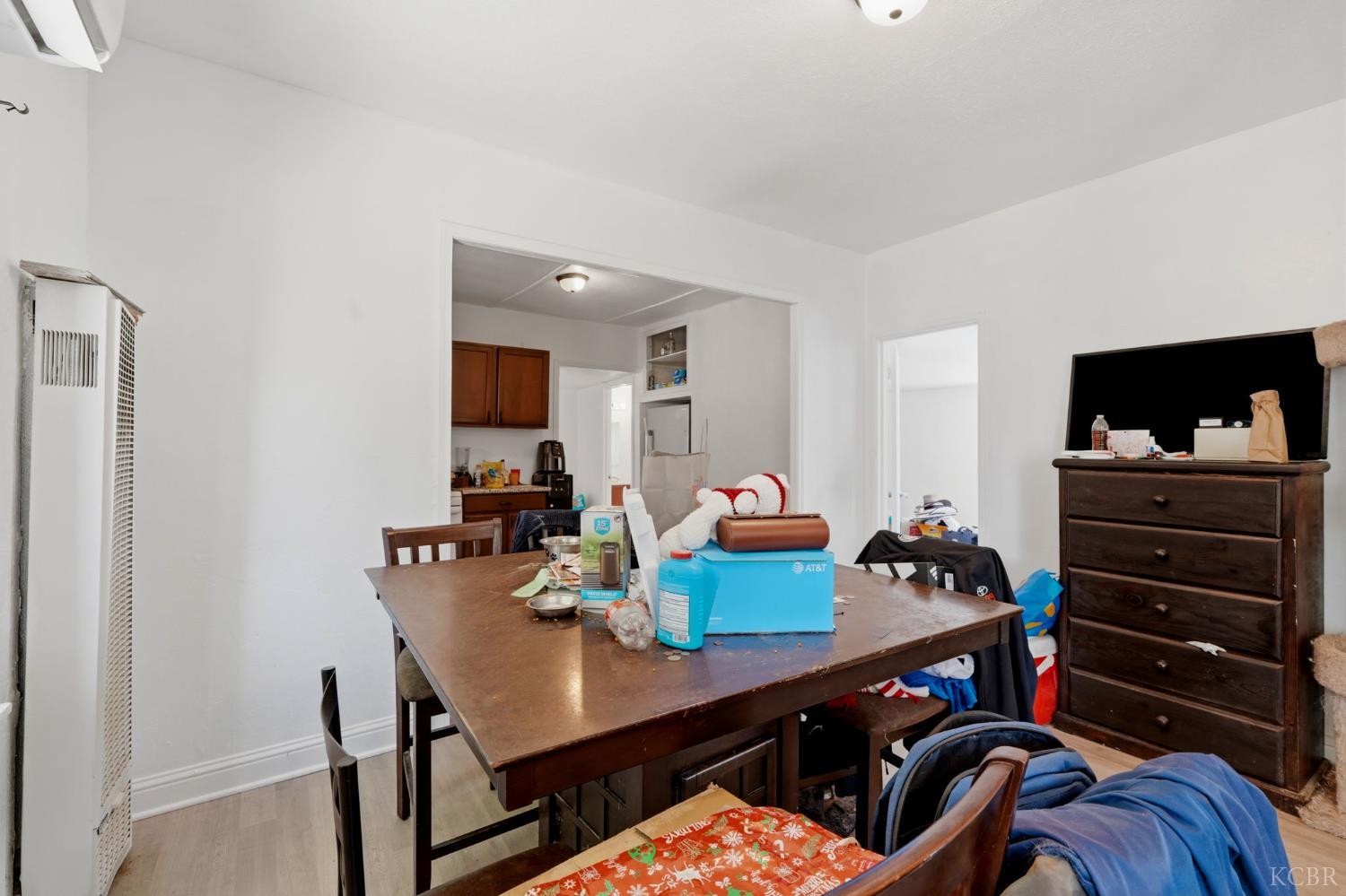 523 E 11th St, Hanford, CA 93230