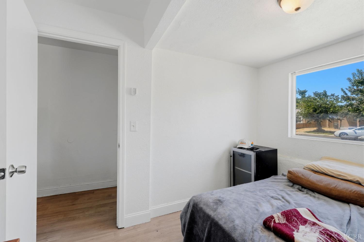 523 E 11th St, Hanford, CA 93230