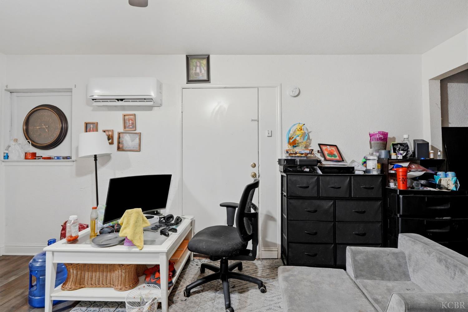 523 E 11th St, Hanford, CA 93230