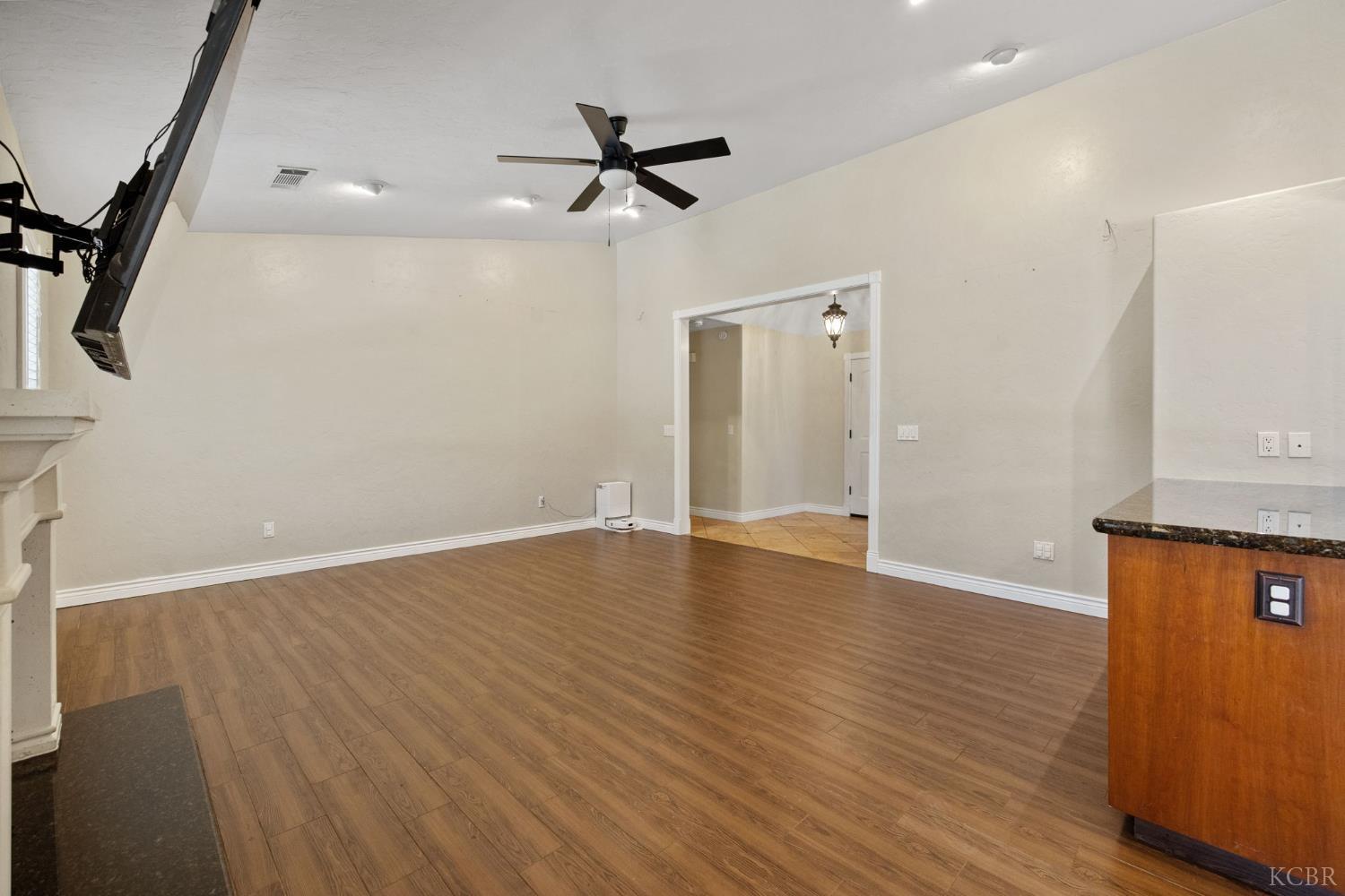 2175 Beechwood Ct, Hanford, CA 93230