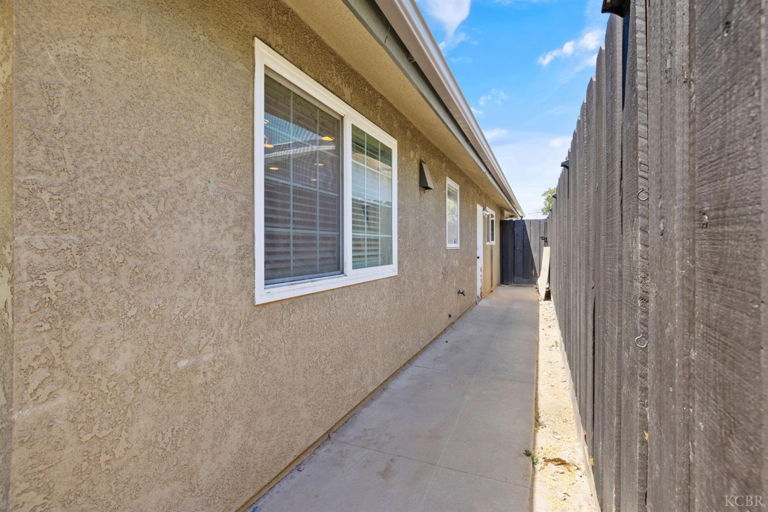 2175 Beechwood Ct, Hanford, CA 93230
