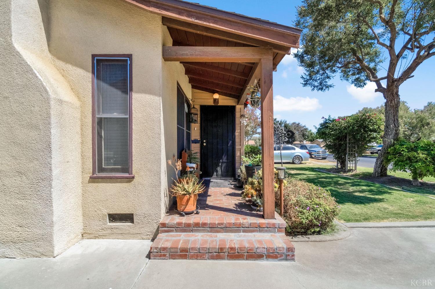 1614 N Green St, Hanford, CA 93230