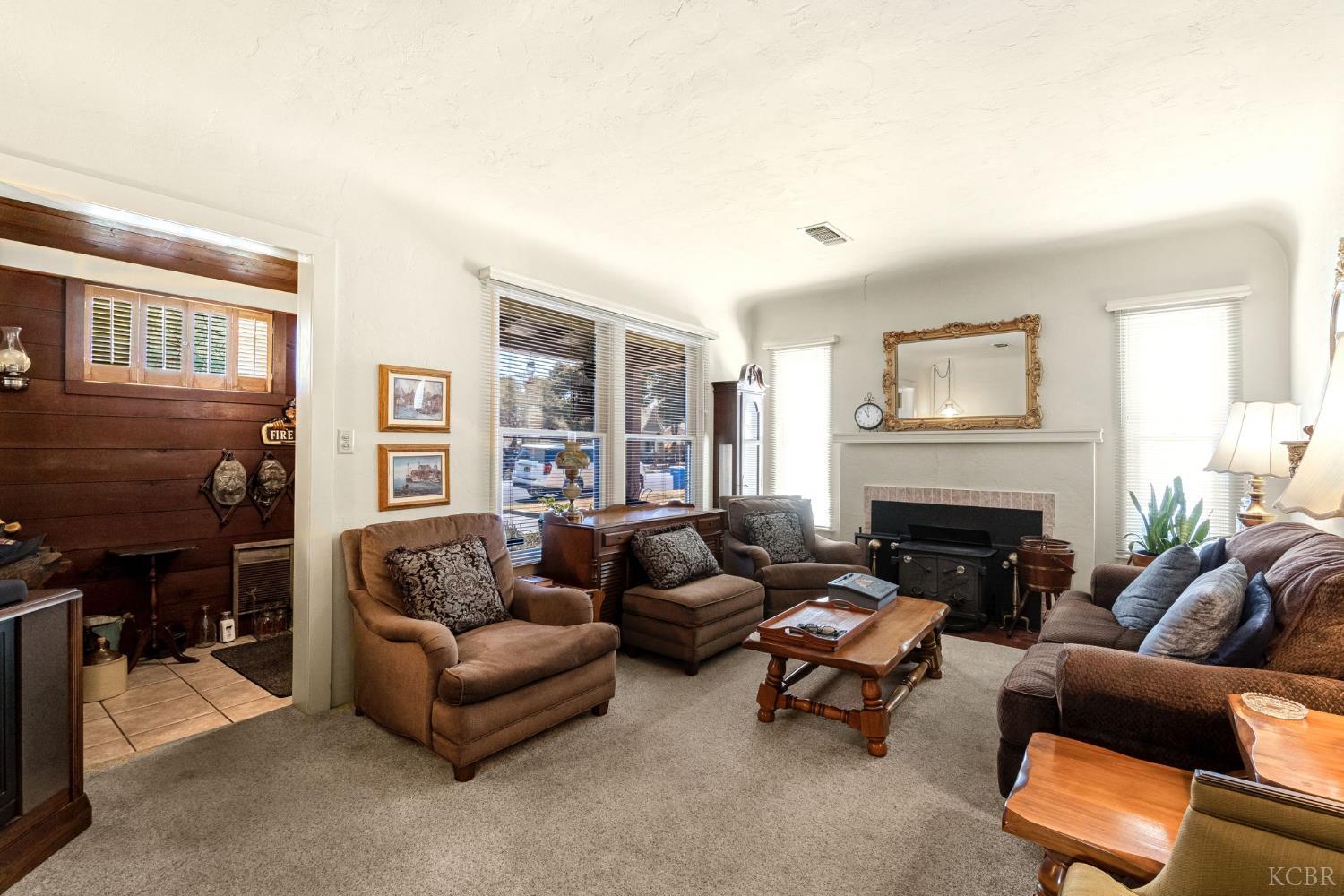 1614 N Green St, Hanford, CA 93230