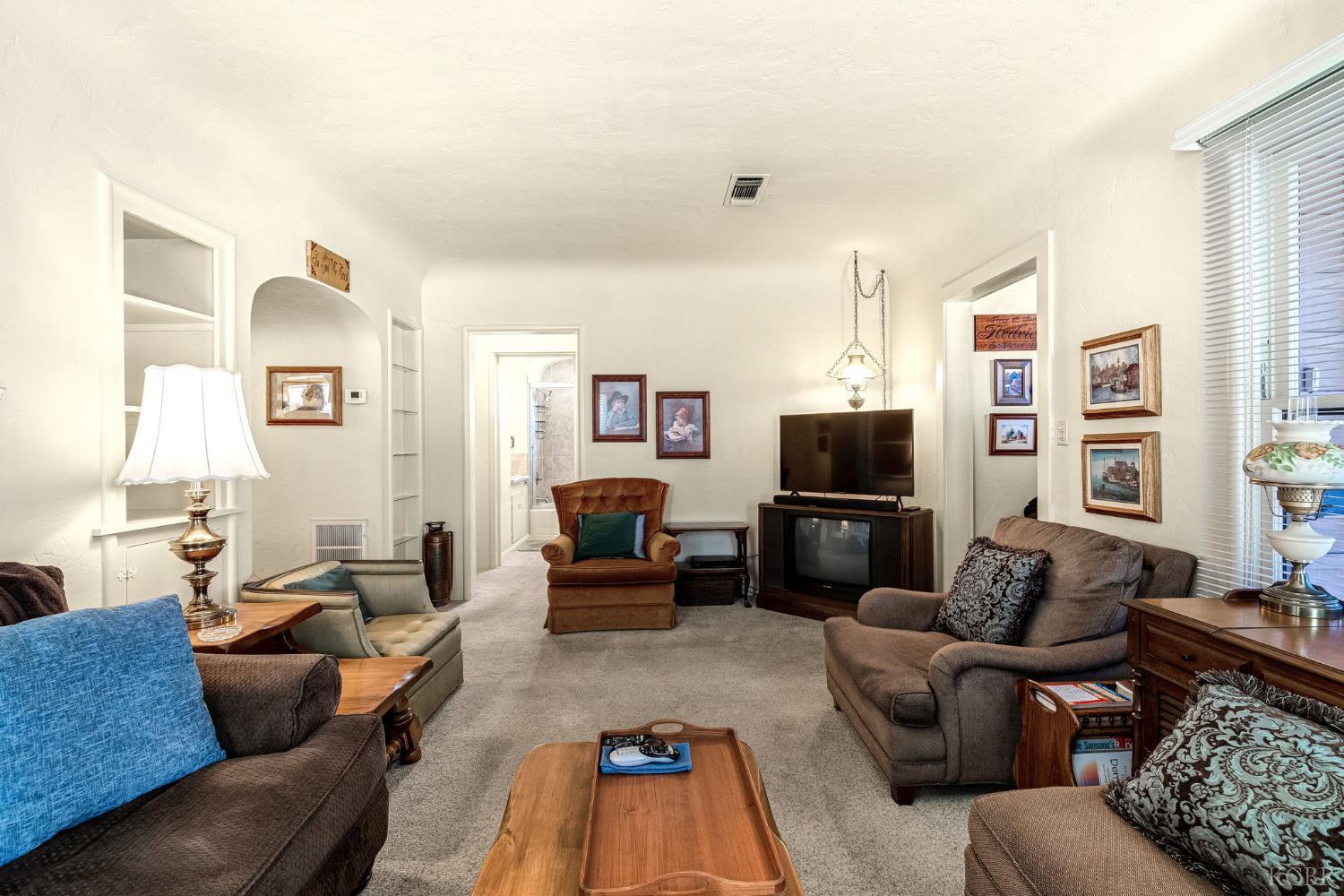 1614 N Green St, Hanford, CA 93230