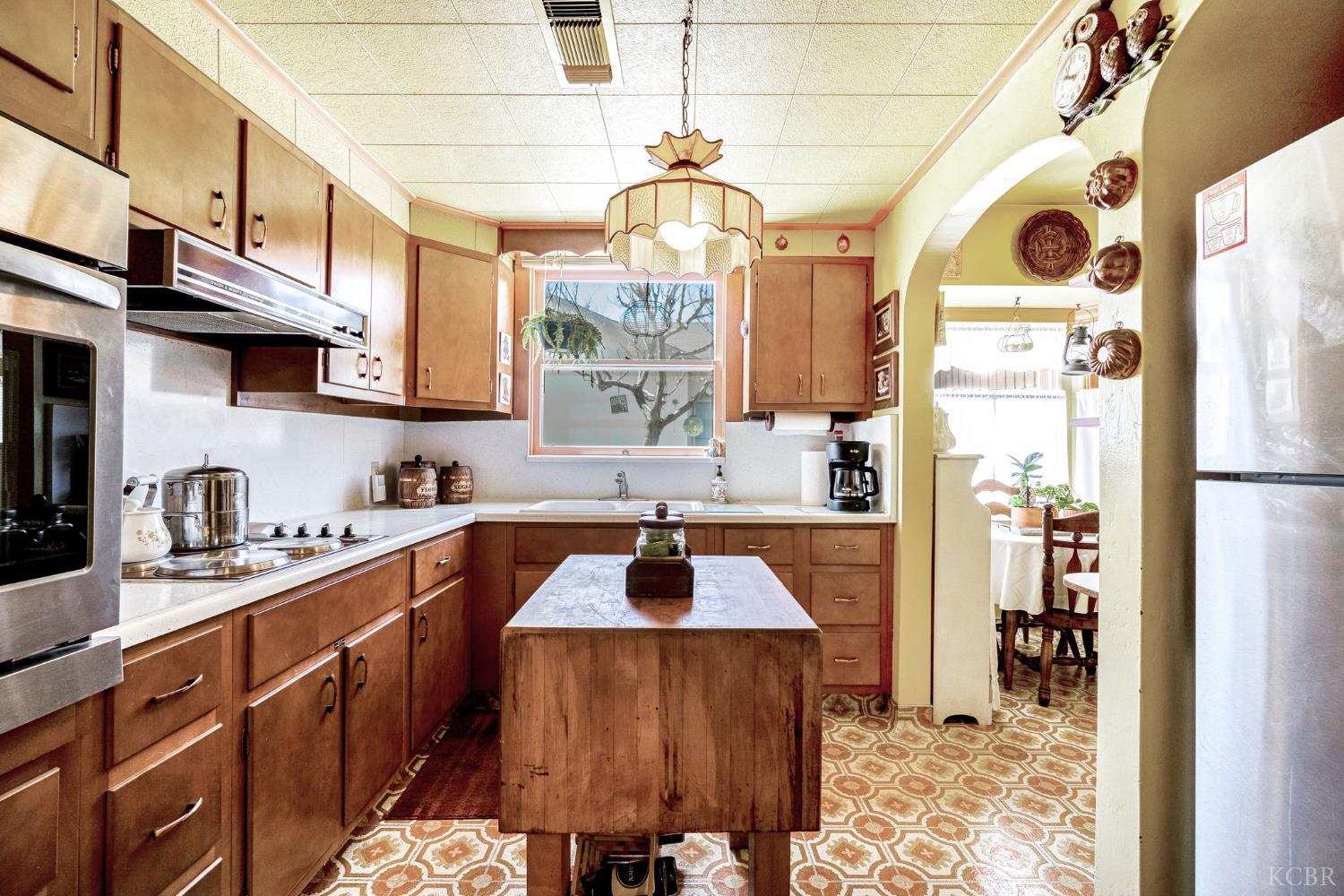 1614 N Green St, Hanford, CA 93230