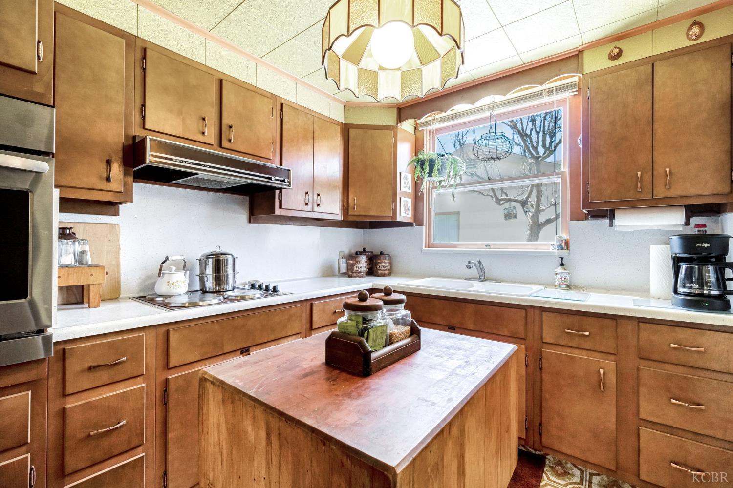 1614 N Green St, Hanford, CA 93230