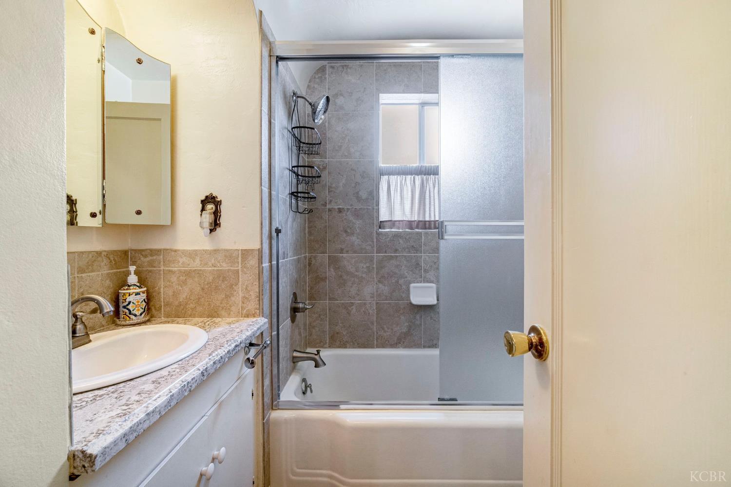 1614 N Green St, Hanford, CA 93230