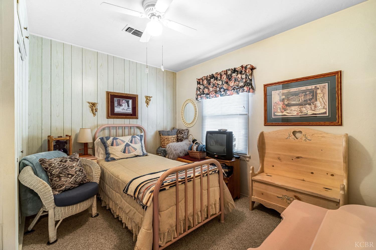 1614 N Green St, Hanford, CA 93230
