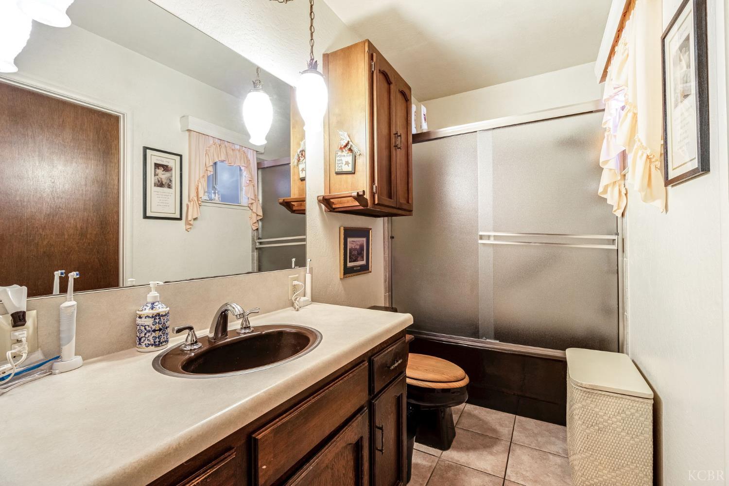 1614 N Green St, Hanford, CA 93230