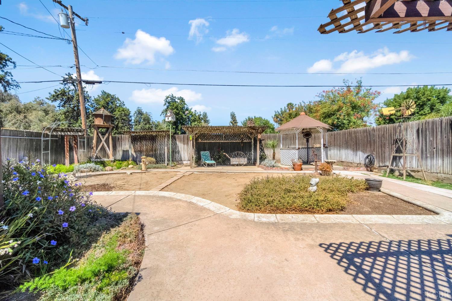 1614 N Green St, Hanford, CA 93230