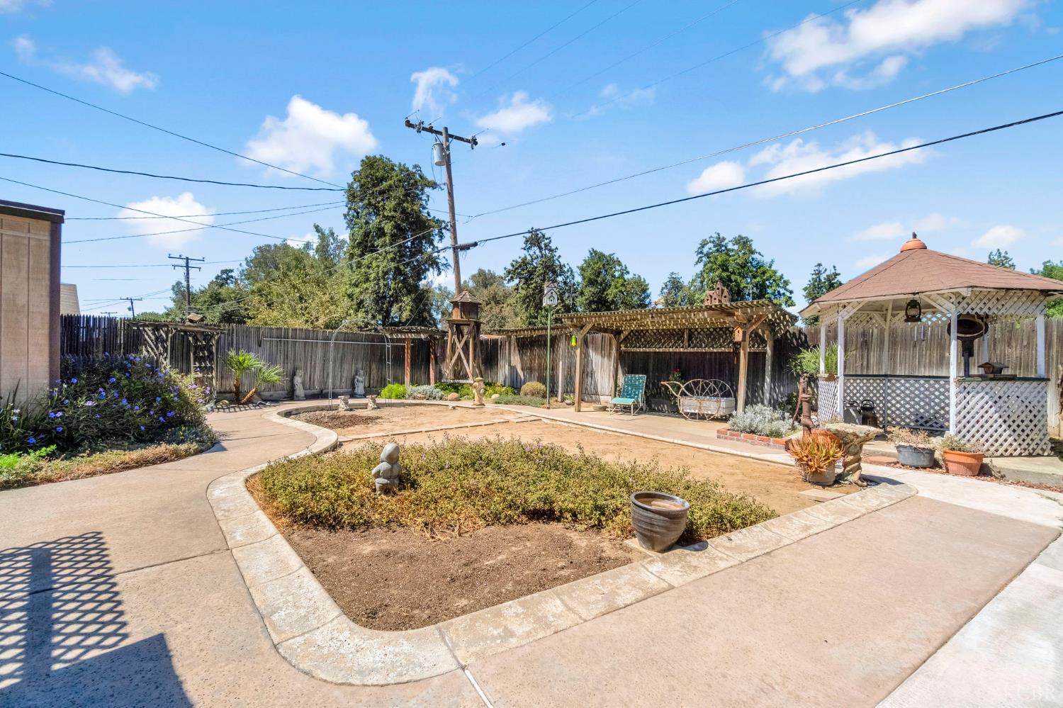 1614 N Green St, Hanford, CA 93230