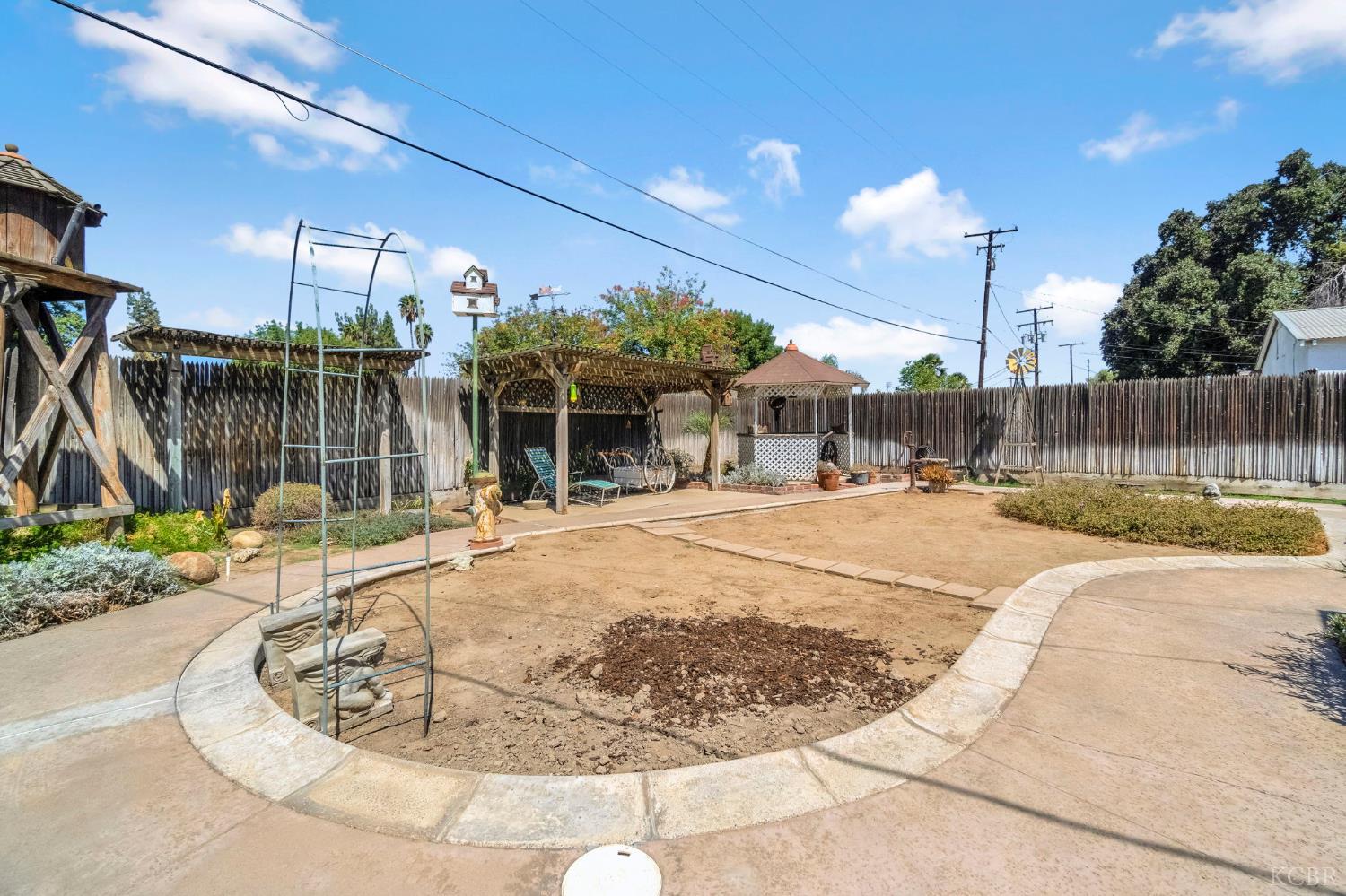 1614 N Green St, Hanford, CA 93230