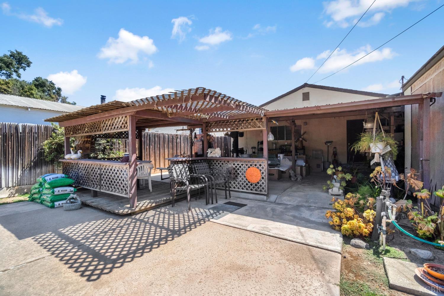 1614 N Green St, Hanford, CA 93230