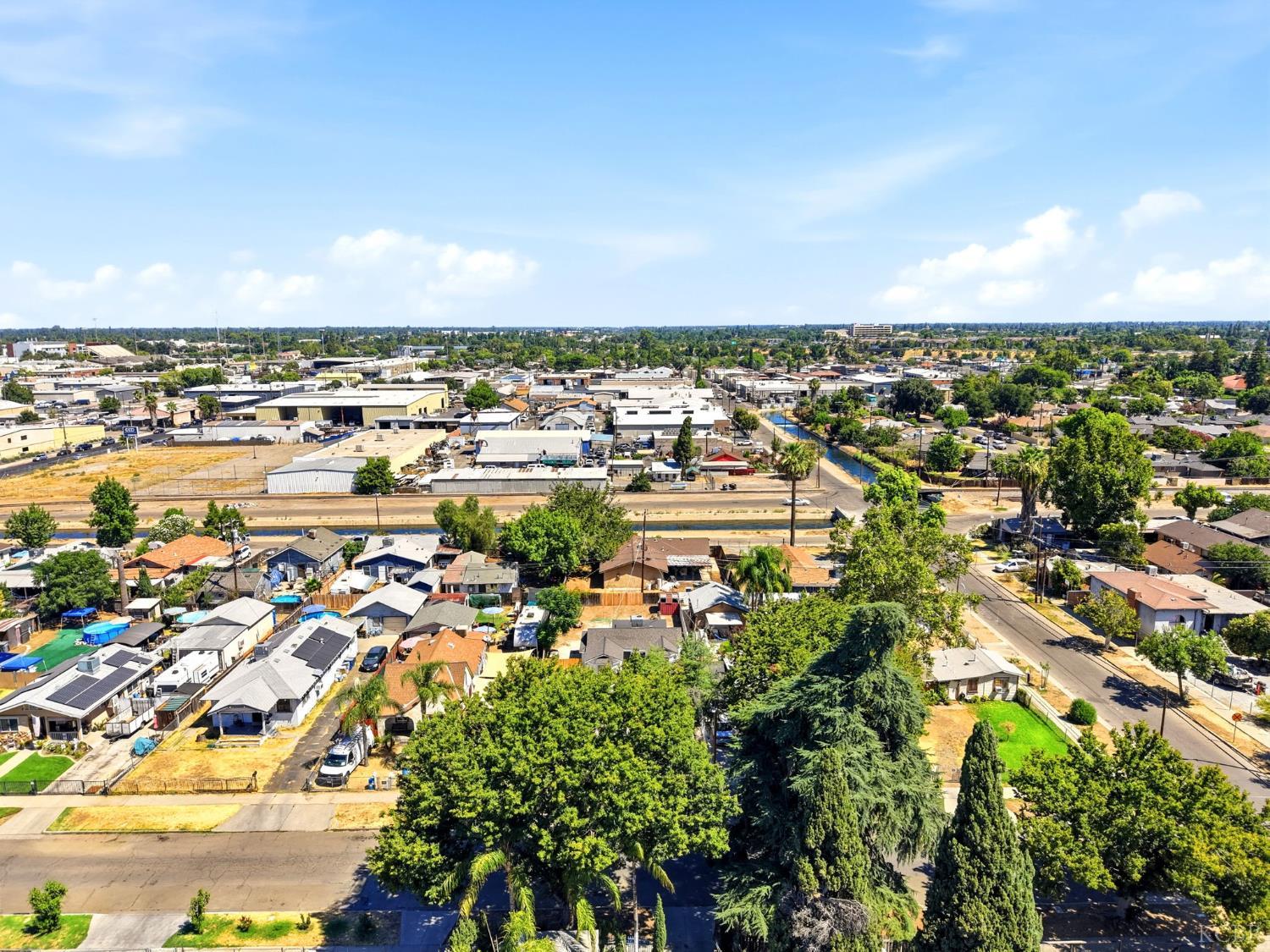 2225 E Lamona Ave, Fresno, CA 93703