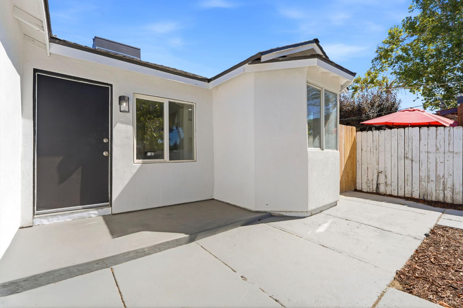2225 E Lamona Ave, Fresno, CA 93703