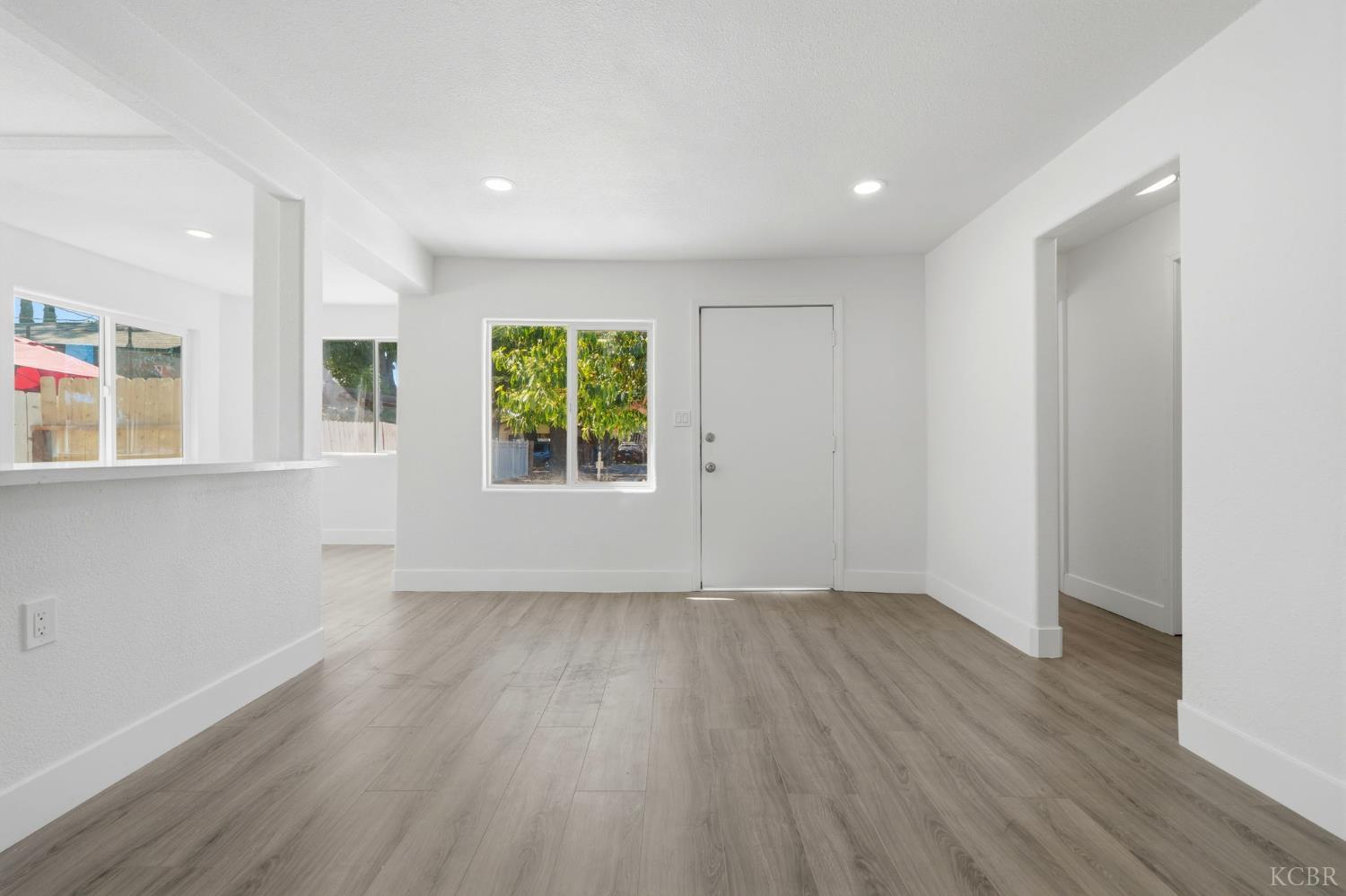 2225 E Lamona Ave, Fresno, CA 93703