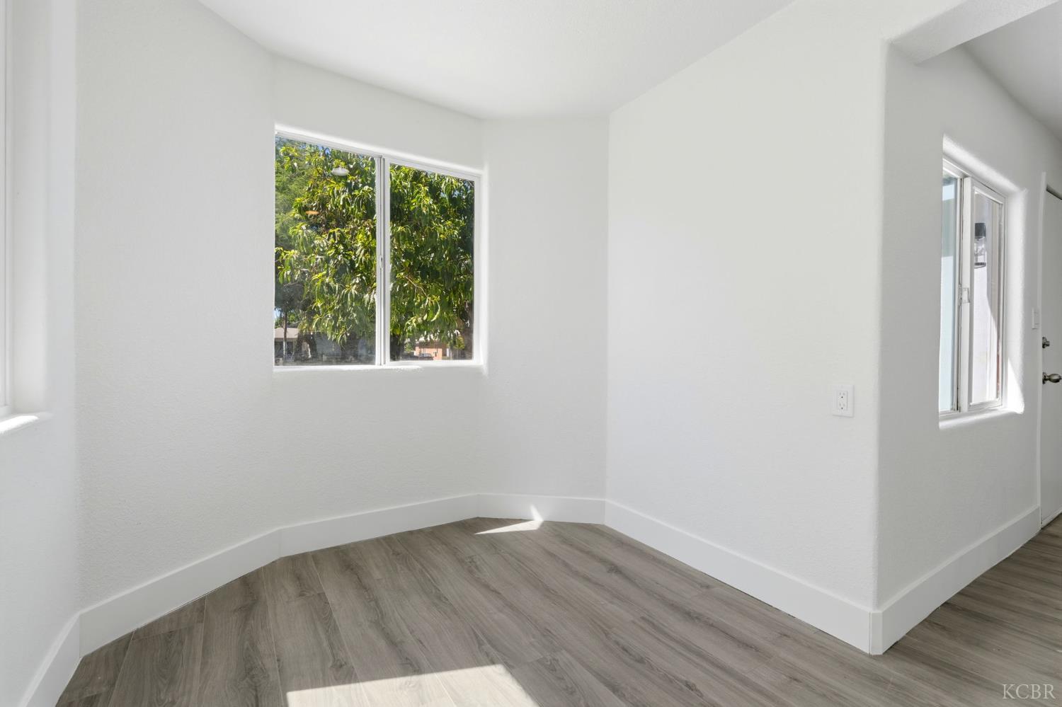 2225 E Lamona Ave, Fresno, CA 93703