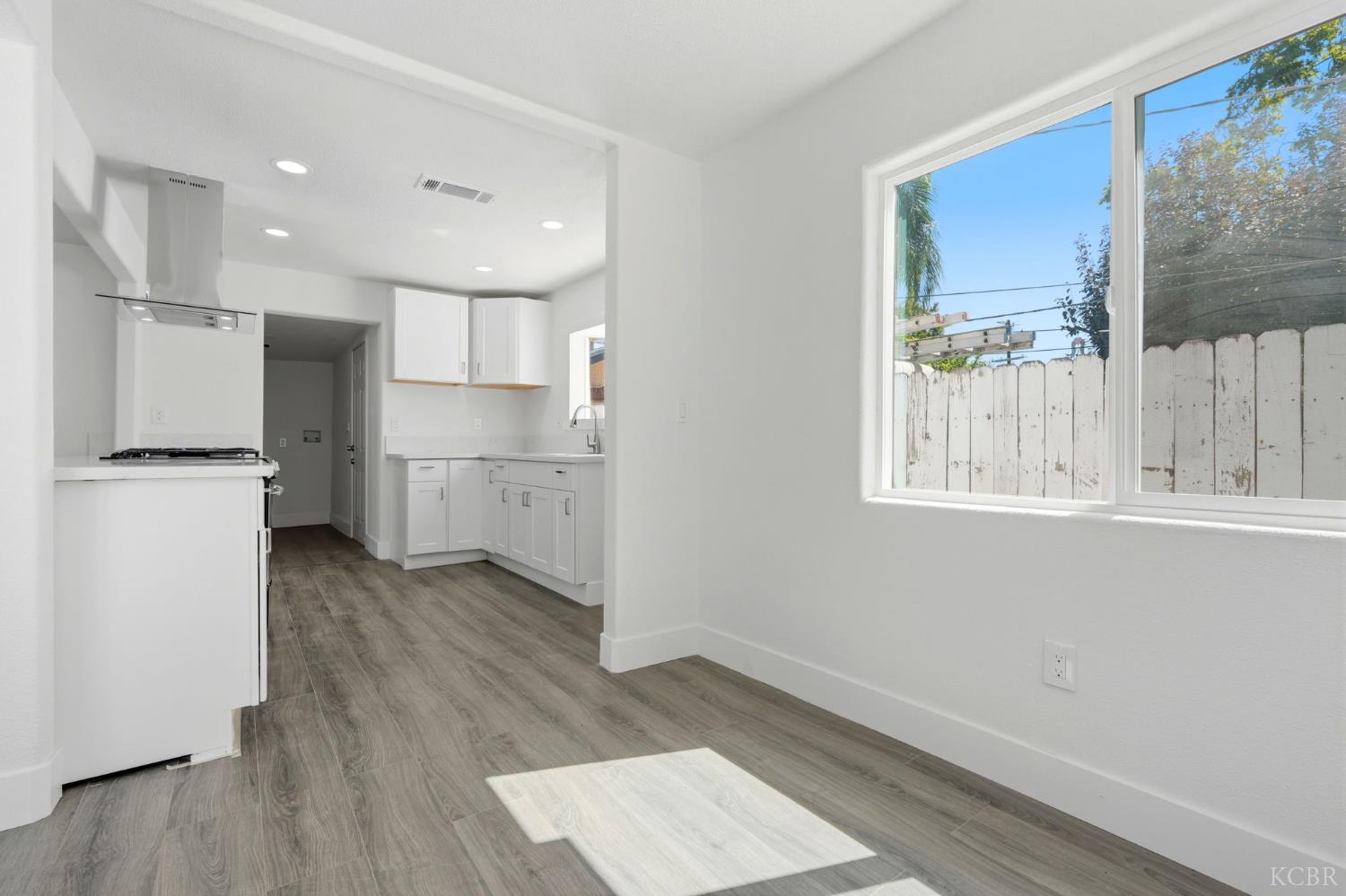 2225 E Lamona Ave, Fresno, CA 93703