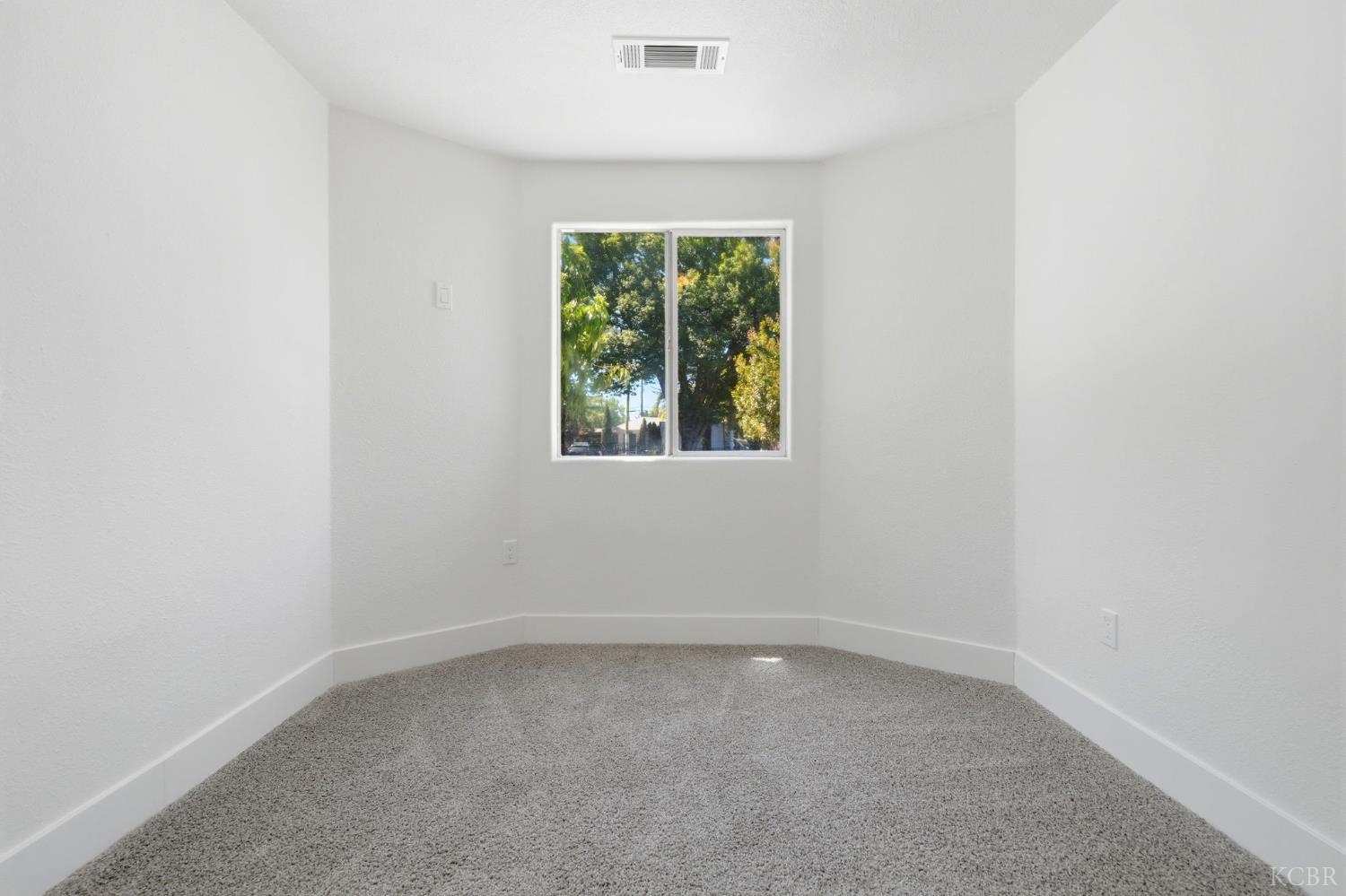 2225 E Lamona Ave, Fresno, CA 93703