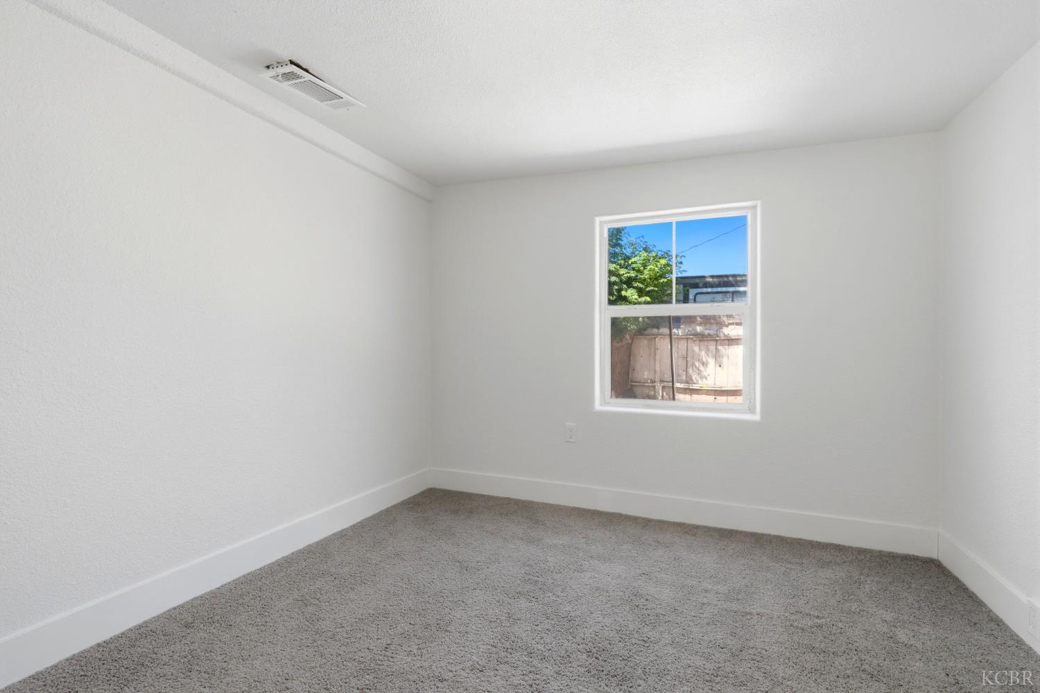 2225 E Lamona Ave, Fresno, CA 93703