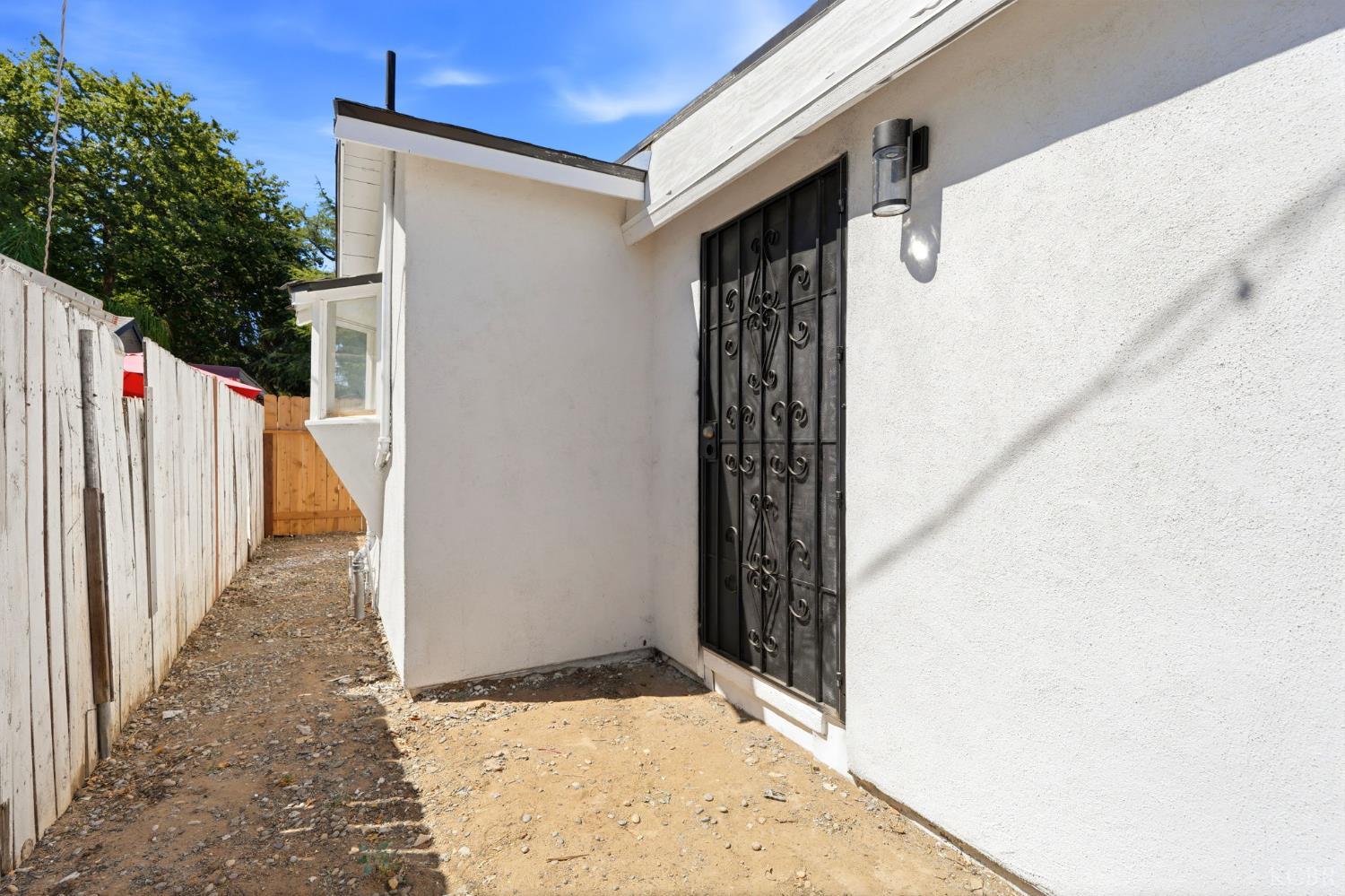 2225 E Lamona Ave, Fresno, CA 93703