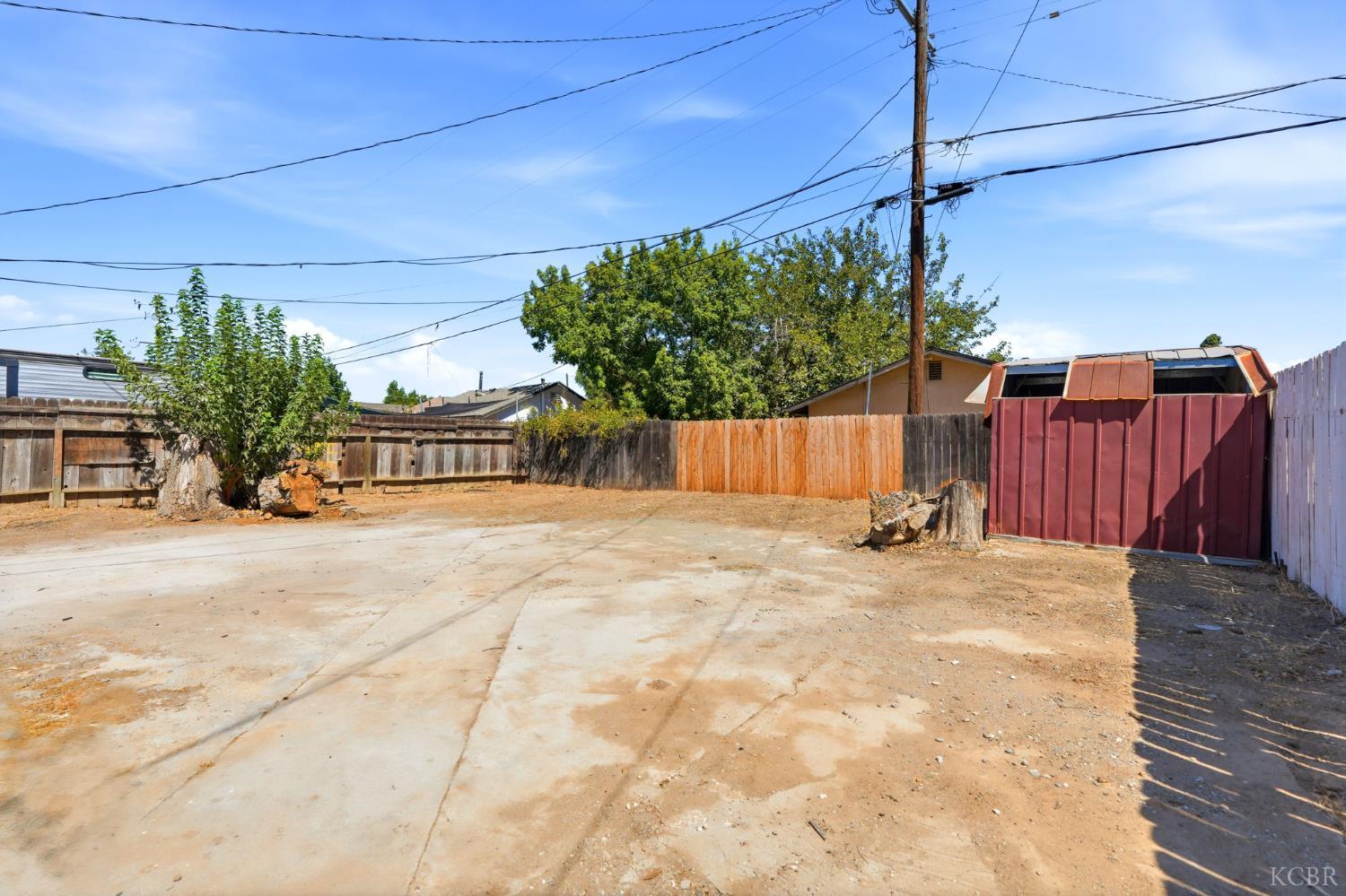 2225 E Lamona Ave, Fresno, CA 93703