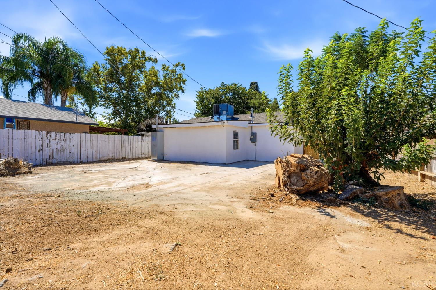 2225 E Lamona Ave, Fresno, CA 93703