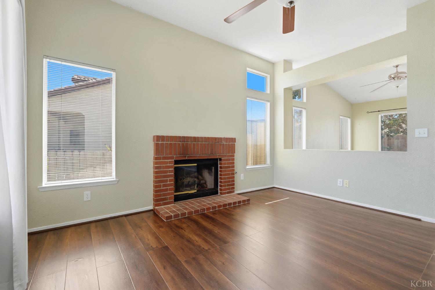 845 E Julia Way, Hanford, CA 93230