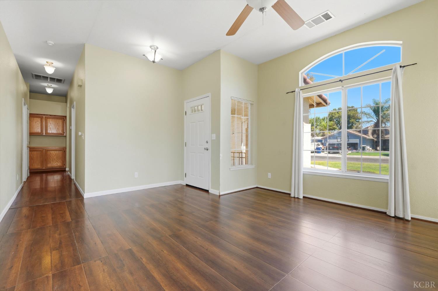 845 E Julia Way, Hanford, CA 93230