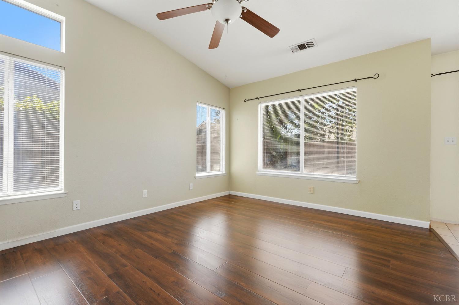 845 E Julia Way, Hanford, CA 93230