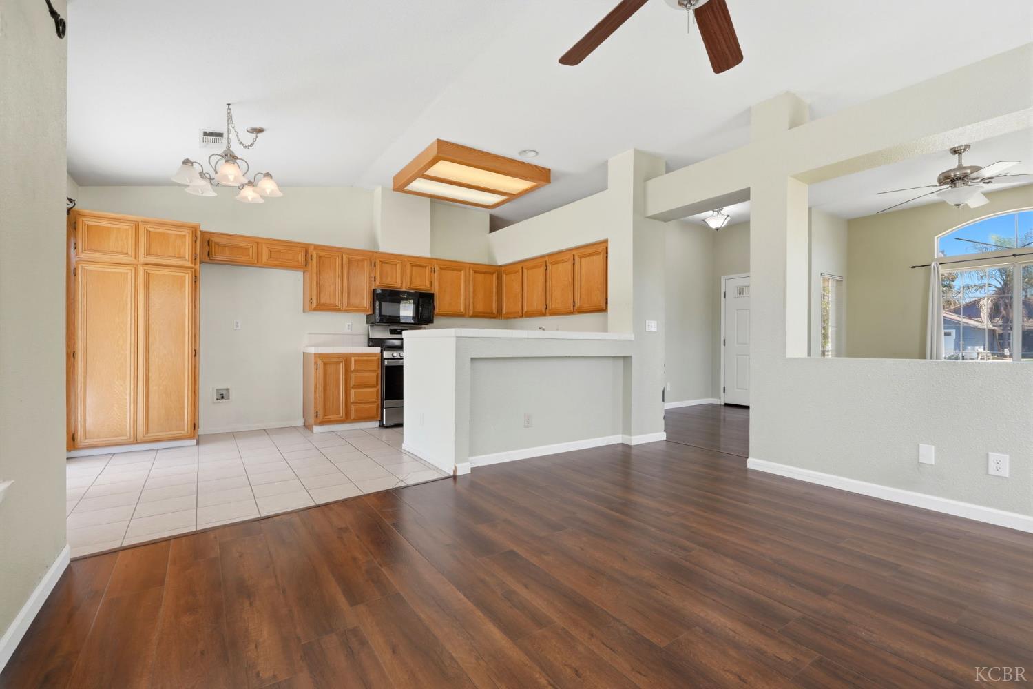 845 E Julia Way, Hanford, CA 93230
