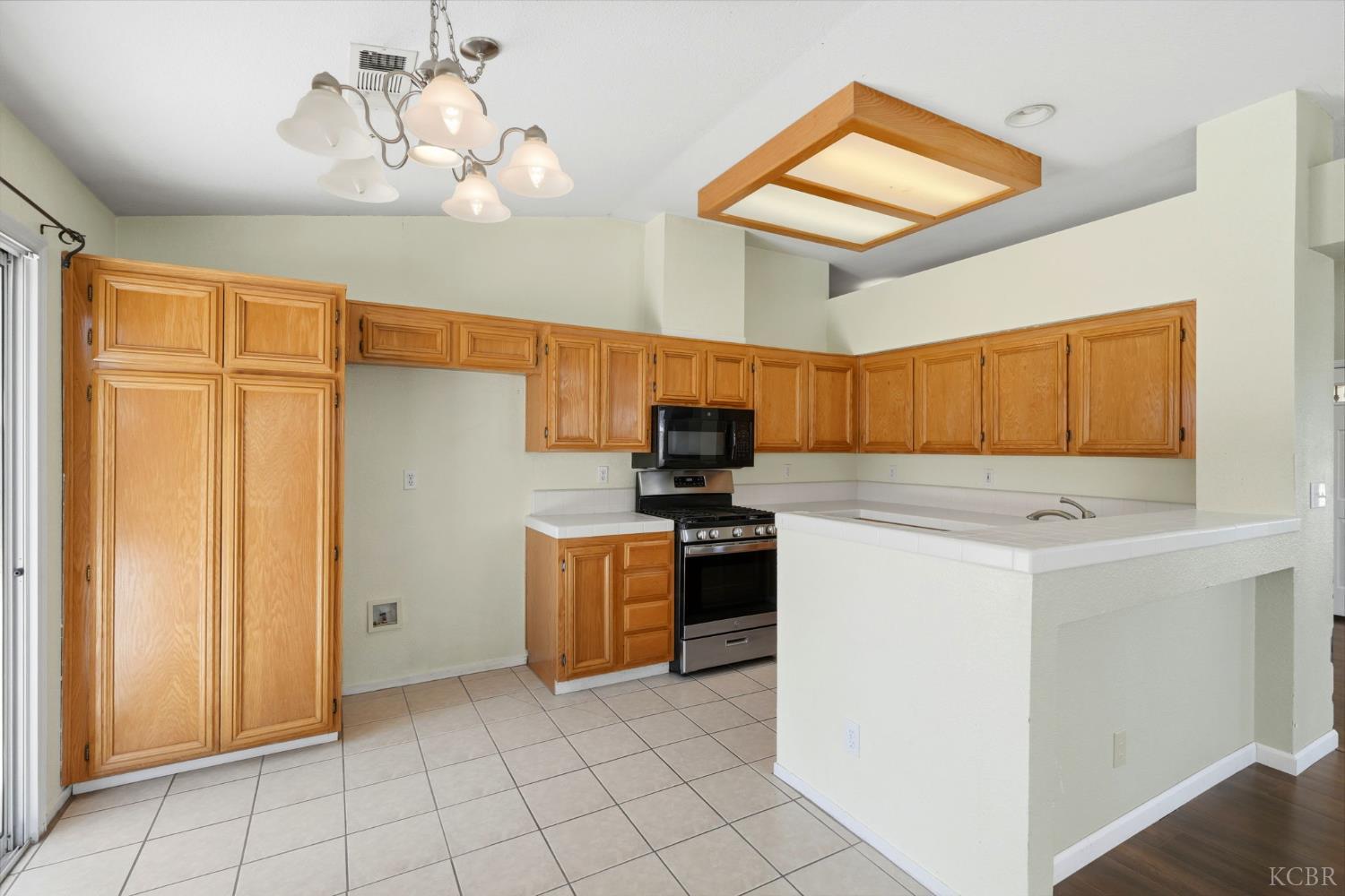 845 E Julia Way, Hanford, CA 93230