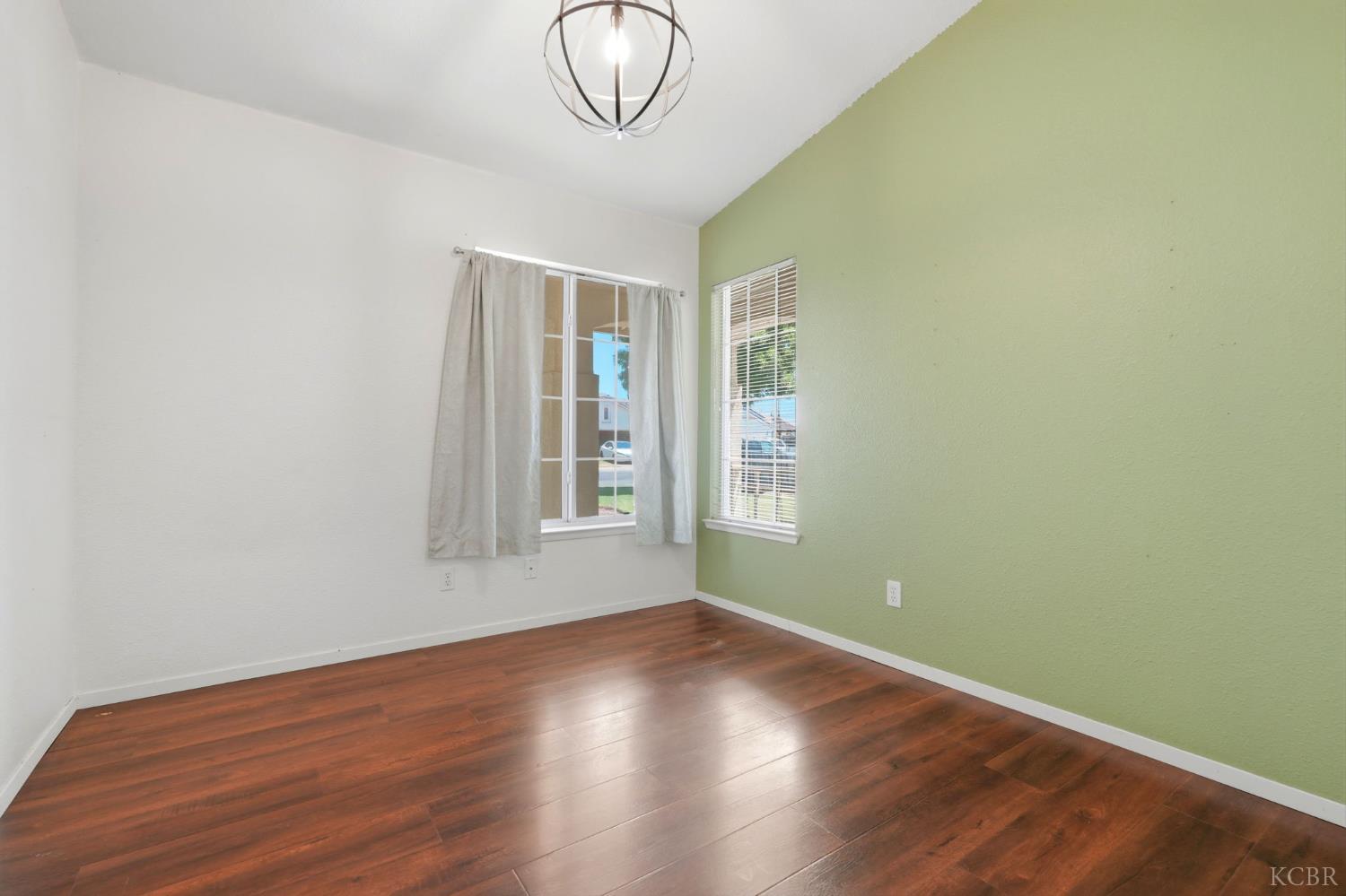 845 E Julia Way, Hanford, CA 93230