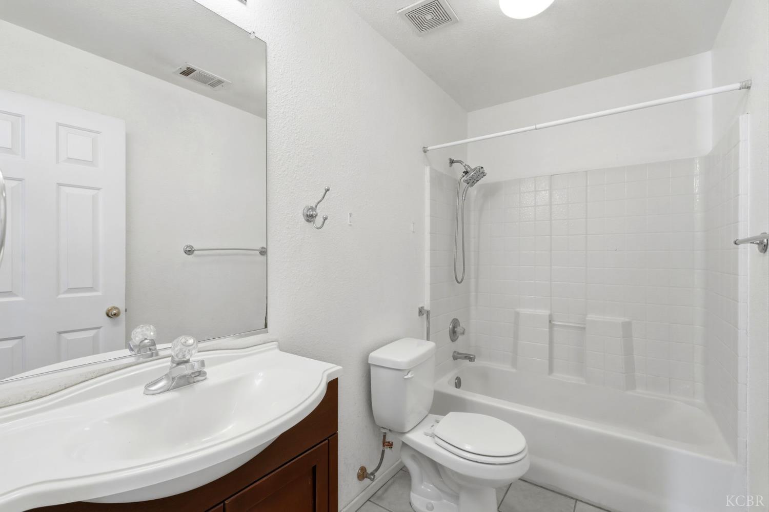 845 E Julia Way, Hanford, CA 93230